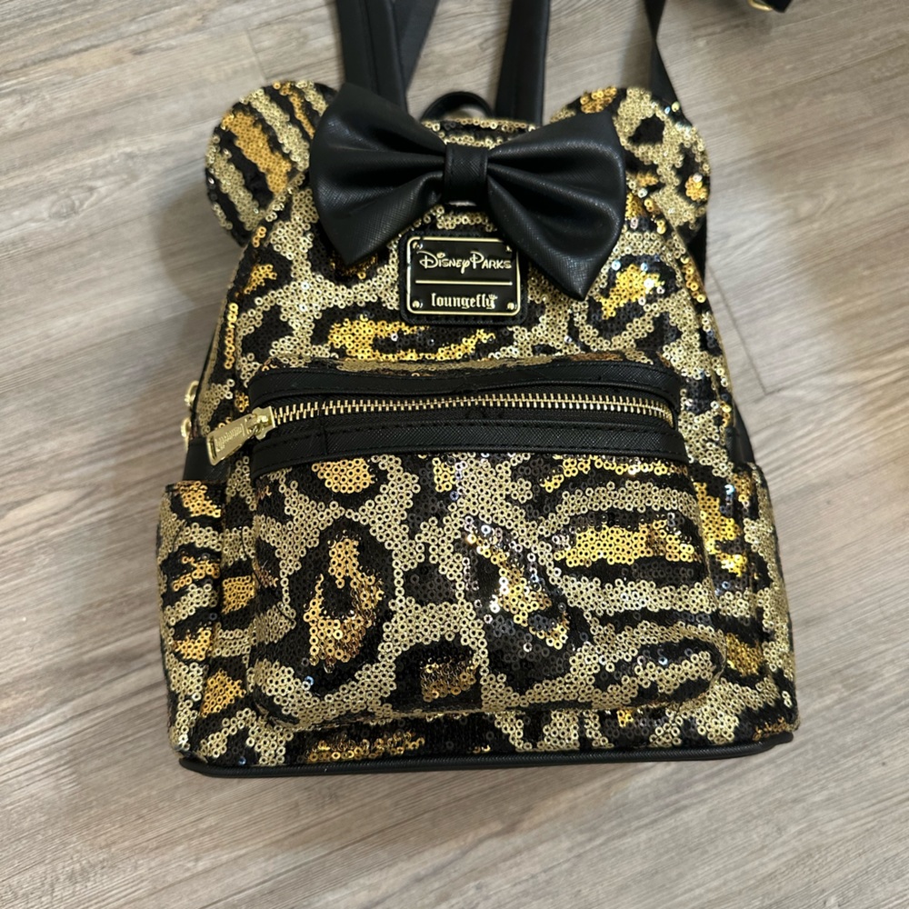 🌟 LIKE NEW Loungefly Disney Parks Leopard Sequin Bag